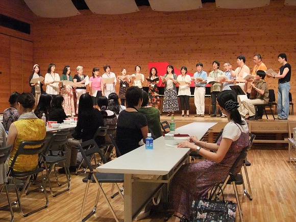 A lunchtime performance at the Early Music Course in Tsuru